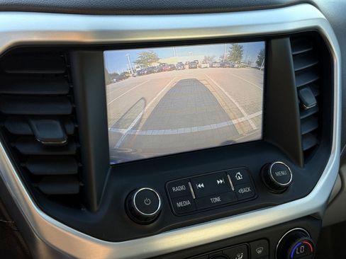 Used 2018 GMC Acadia SLT FWD image 17