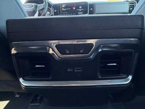 Used 2022 GMC Sierra 1500 SLT w/ SLT Premium Plus Package AWD/4WD image 24