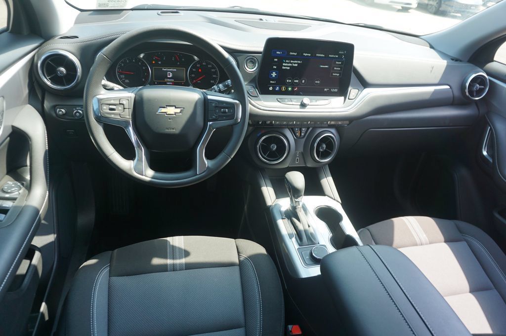 Used 2024 Chevrolet Blazer LT FWD image 6