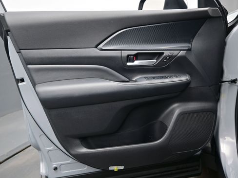 Used 2025 Toyota Grand Highlander MAX Platinum image 9