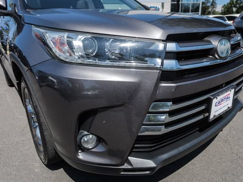 Used 2017 Toyota Highlander Limited Platinum AWD/4WD image 8