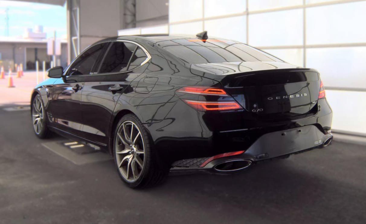 Used 2022 Genesis G70 3.3T RWD image 5