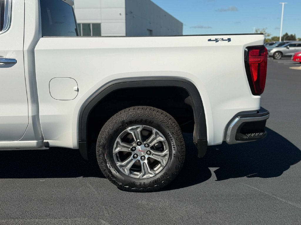 Used 2025 GMC Sierra 1500 SLT AWD/4WD image 12