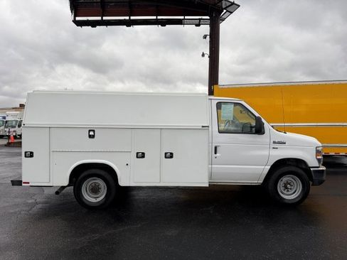 Used 2019 Ford E-350 and Econoline 350 Super Duty w/ Power Windows & Locks Group image 9