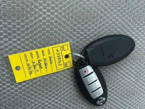 Used 2020 Nissan Rogue Sport SV w/ Technology Package image 18