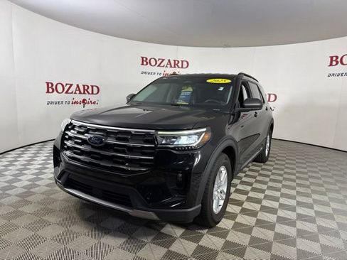 Certified 2025 Ford Explorer Active w/ Active Comfort Package RWD image 4