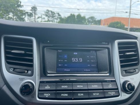 Used 2017 Hyundai Tucson Sport image 24