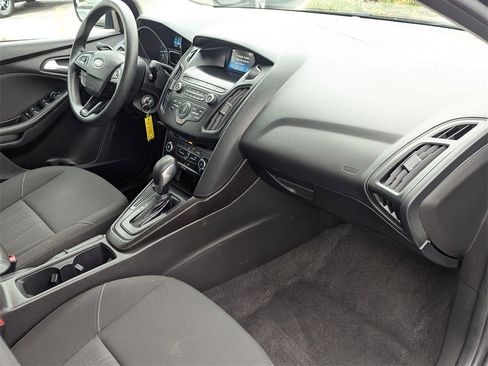 Used 2018 Ford Focus SE image 25