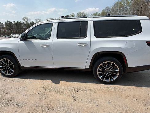 Used 2024 Jeep Wagoneer L Series III w/ Premium Group I image 11