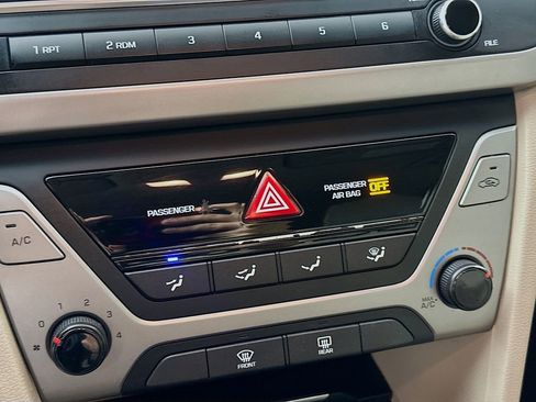 Used 2017 Hyundai Elantra SE image 14