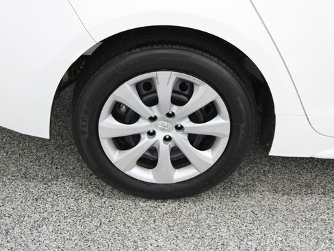 Used 2023 Toyota Corolla LE FWD image 6