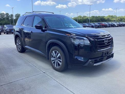 Used 2023 Nissan Pathfinder SL w/ Lighting Package (N92) AWD/4WD image 2