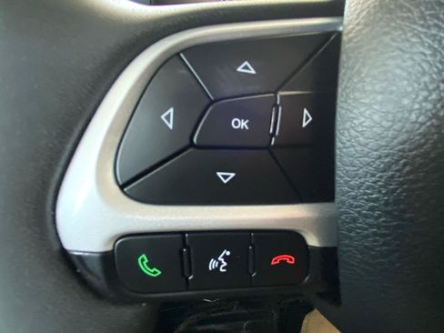 Used 2021 Jeep Renegade Latitude FWD image 27