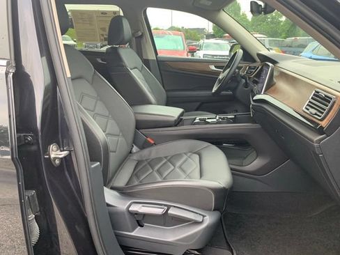 Used 2025 Volkswagen Atlas SE FWD image 17
