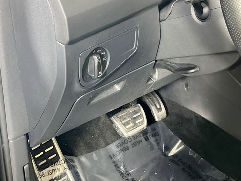 Used 2023 Volkswagen Tiguan SE R-Line AWD/4WD image 10