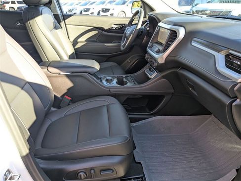 Certified 2023 GMC Acadia SLT w/ Elevation Edition image 9