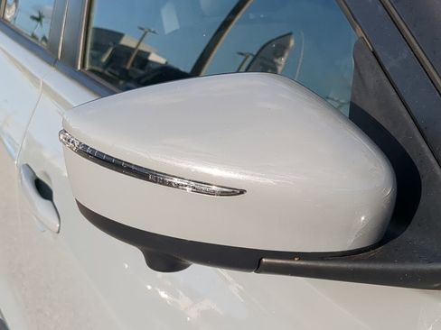 Used 2021 Nissan Kicks SR image 12