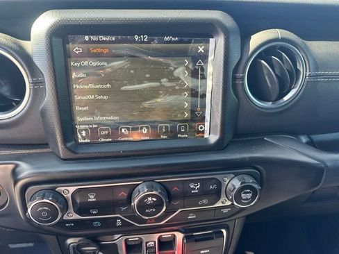 Used 2022 Jeep Wrangler Unlimited Sahara AWD/4WD image 15