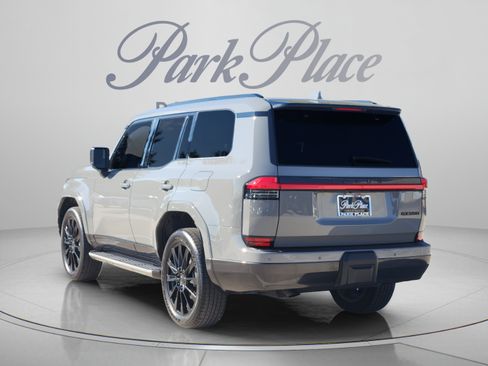 Used 2026 Lexus GX 550 w/ Cold Area Package AWD/4WD image 3