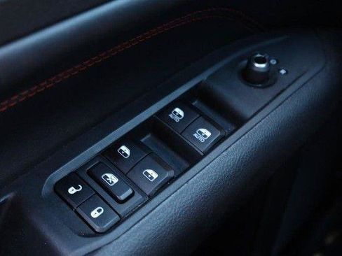 Used 2025 Jeep Compass Trailhawk AWD/4WD image 17