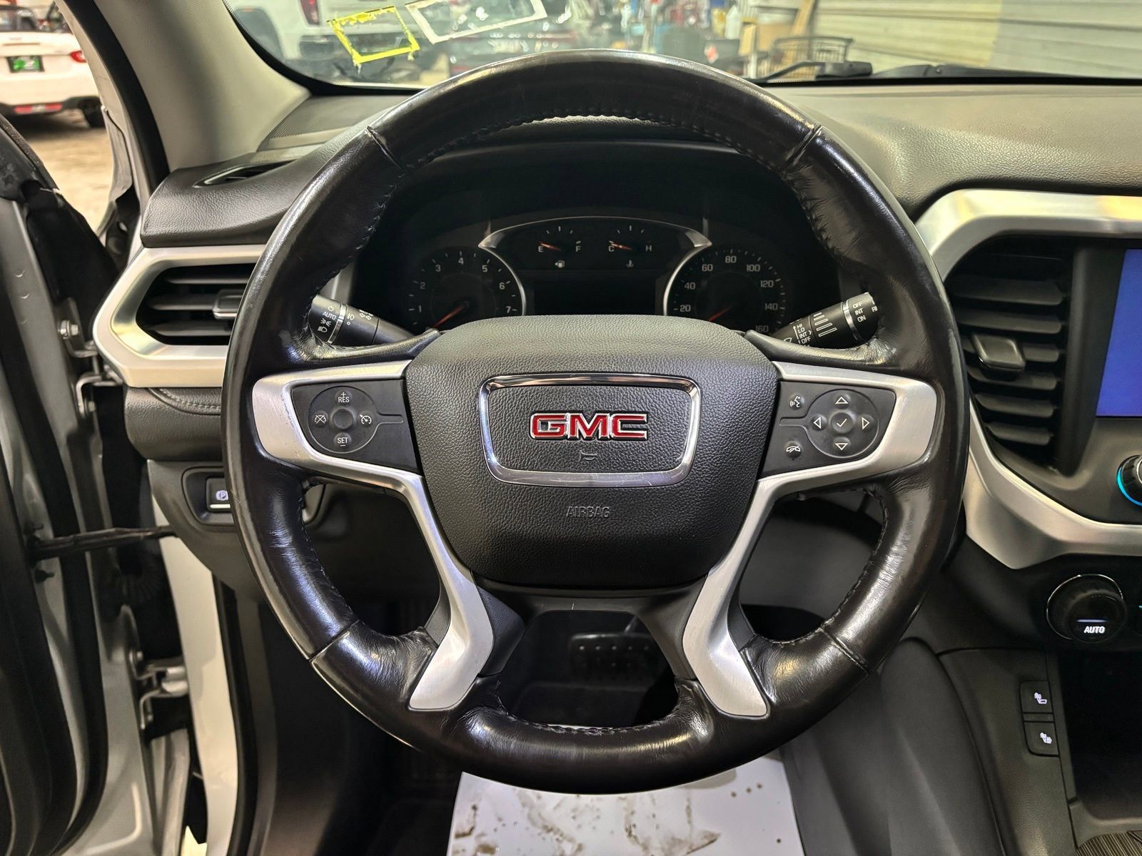 Used 2018 GMC Acadia SLT AWD/4WD image 15