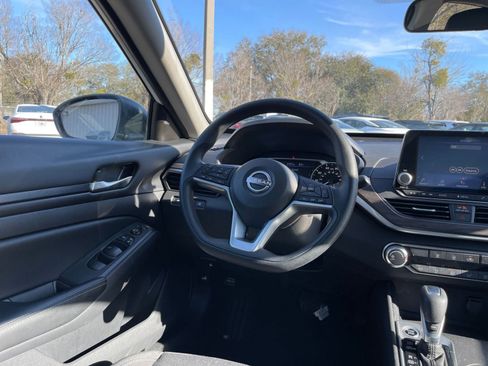 Used 2025 Nissan Altima 2.5 SV image 34