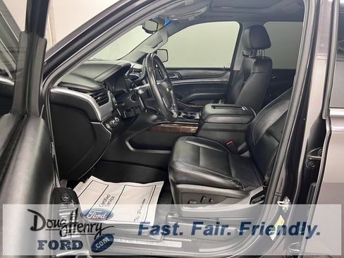 Used 2017 Chevrolet Suburban LT image 30