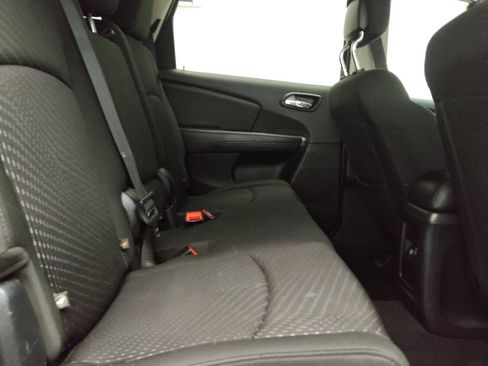 Used 2018 Dodge Journey SE w/ Blacktop Package FWD image 19