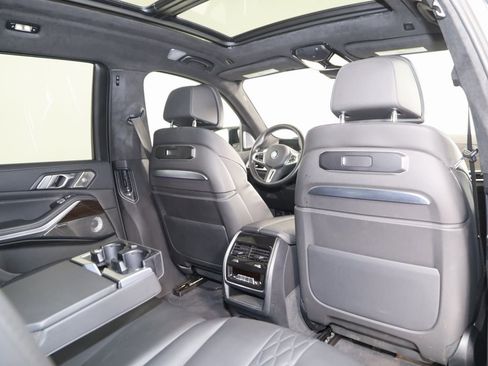 Used 2023 BMW X7 M60i w/ Executive Package image 17