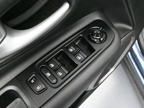 Used 2023 Jeep Renegade Latitude w/ Sun/Sound Group image 21