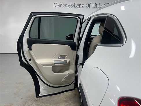 Used 2025 Mercedes-Benz GLA 250 4MATIC image 23