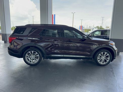 Certified 2022 Ford Explorer XLT w/ Equipment Group 202A RWD image 5