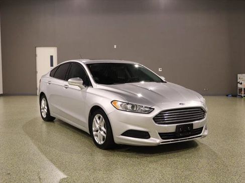 Used 2016 Ford Fusion SE FWD image 1
