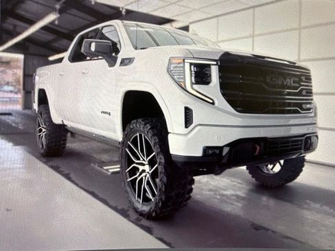 Used 2023 GMC Sierra 1500 AT4 w/ AT4 Premium Package AWD/4WD image 11