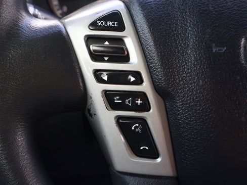 Used 2017 Nissan Titan SV image 21
