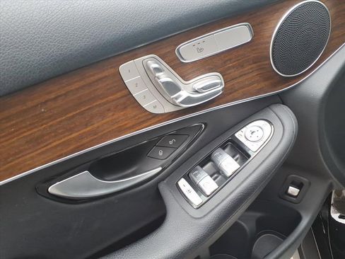 Used 2022 Mercedes-Benz GLC 300 4MATIC image 11