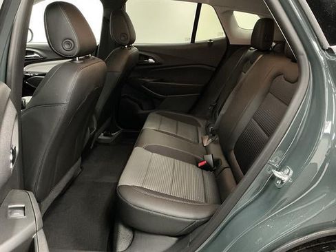 New 2026 Chevrolet Trax LT w/ LT Convenience Package FWD image 21