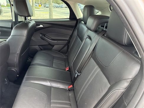 Used 2014 Ford Focus SE w/ Equipment Group 201A image 18