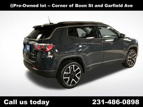 Used 2017 Jeep Compass Limited w/ Navigation Group AWD/4WD image 5