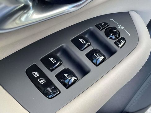 New 2026 Volvo XC90 B6 Plus w/ Protection Package Premier image 7