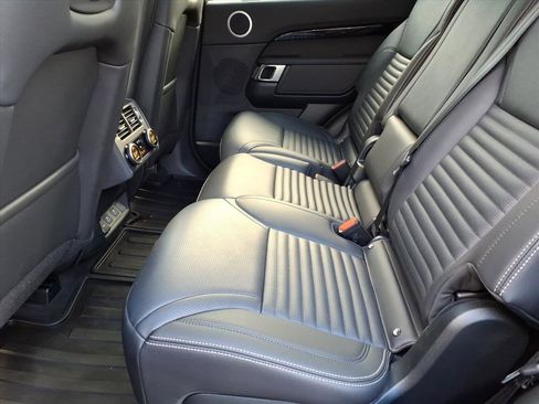 Certified 2025 Land Rover Discovery S image 5