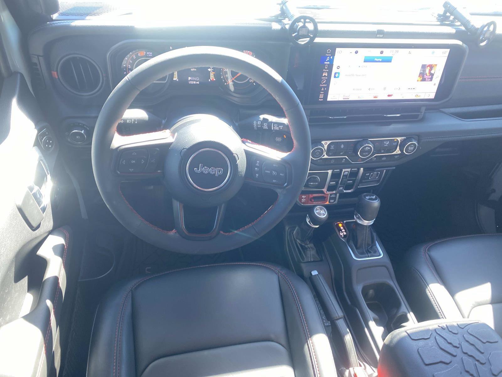 Used 2024 Jeep Wrangler Unlimited Rubicon AWD/4WD image 19