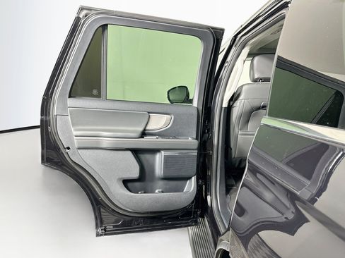 Used 2025 Ford Expedition Active AWD/4WD image 27