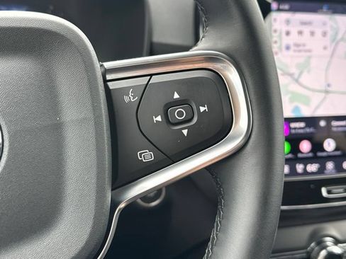 Certified 2025 Volvo XC40 B5 Plus AWD/4WD image 27