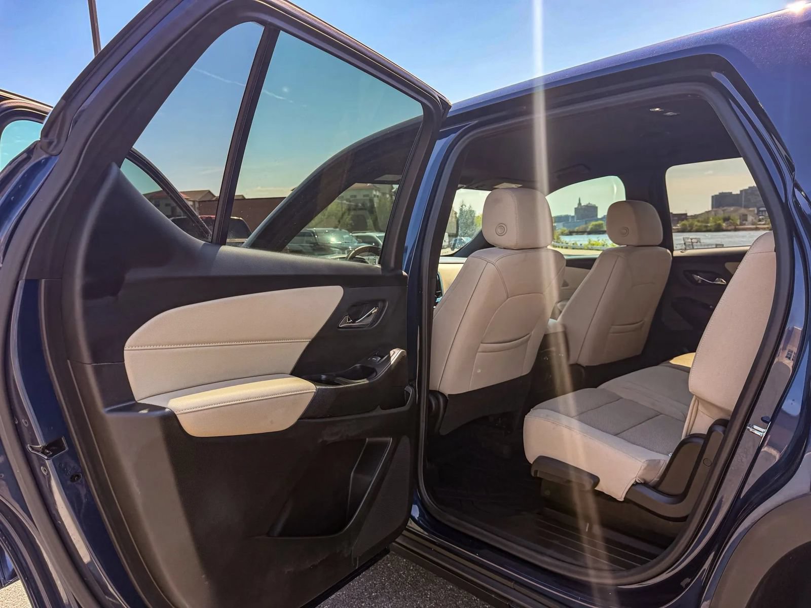 Used 2022 Chevrolet Traverse LS FWD image 13