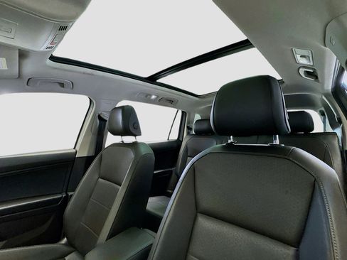 Used 2020 Volkswagen Tiguan SE w/ Panoramic Sunroof Package image 13