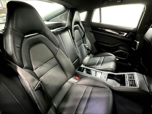 Used 2018 Porsche Panamera 4S image 36