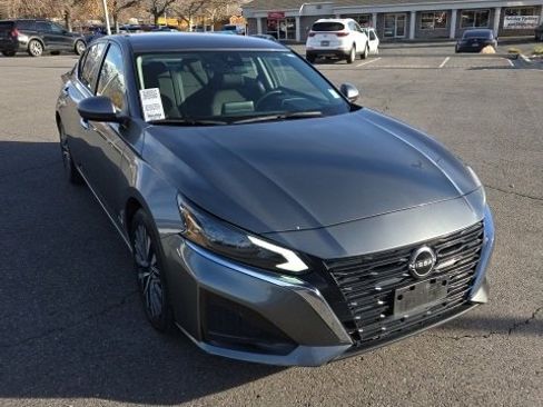 Used 2023 Nissan Altima 2.5 SV image 1
