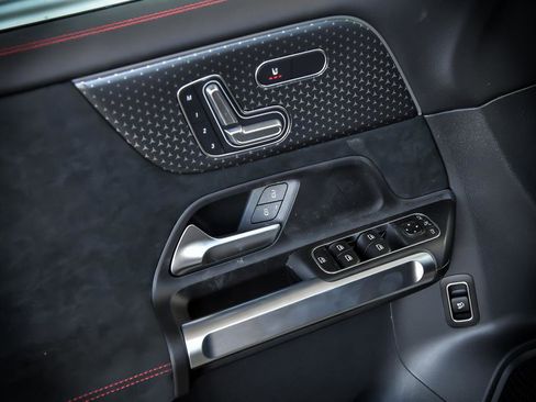 Certified 2025 Mercedes-Benz GLB 250 GLB 250 4MATIC image 7