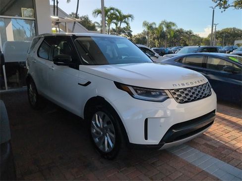 Used 2024 Land Rover Discovery S image 2